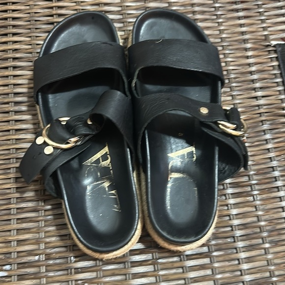 Zara black and gold sandals - Picture 2 of 3